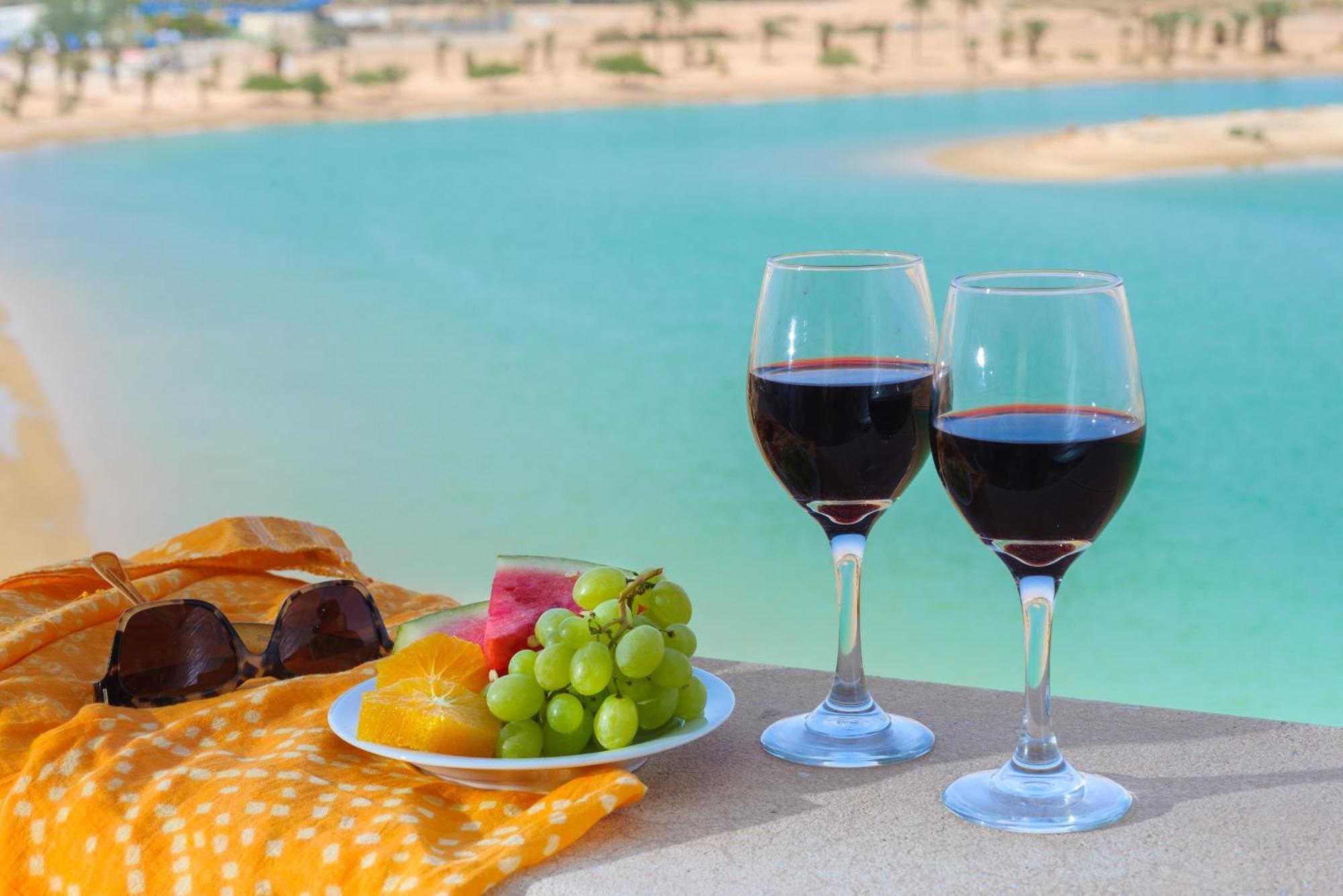 Herods Boutique Eilat A Premium Collection By Fattal Hotels Eksteriør bilde Wine and fruit