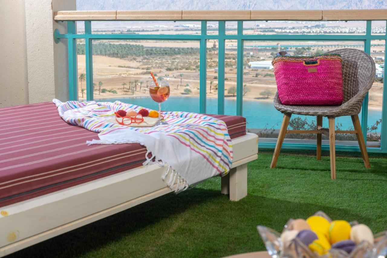 Herods Boutique Eilat A Premium Collection By Fattal Hotels Eksteriør bilde Artificial grass on a balcony
